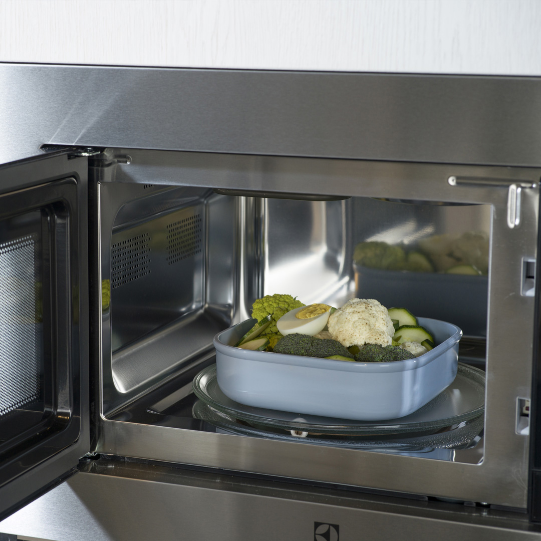 PullBox Flat Square Container in microwave